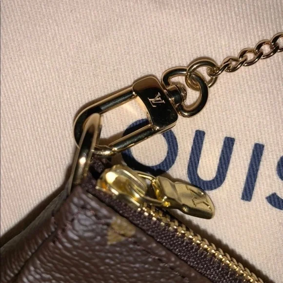 New Louis Vuitton Mini Pochette - Picture 4 of 6